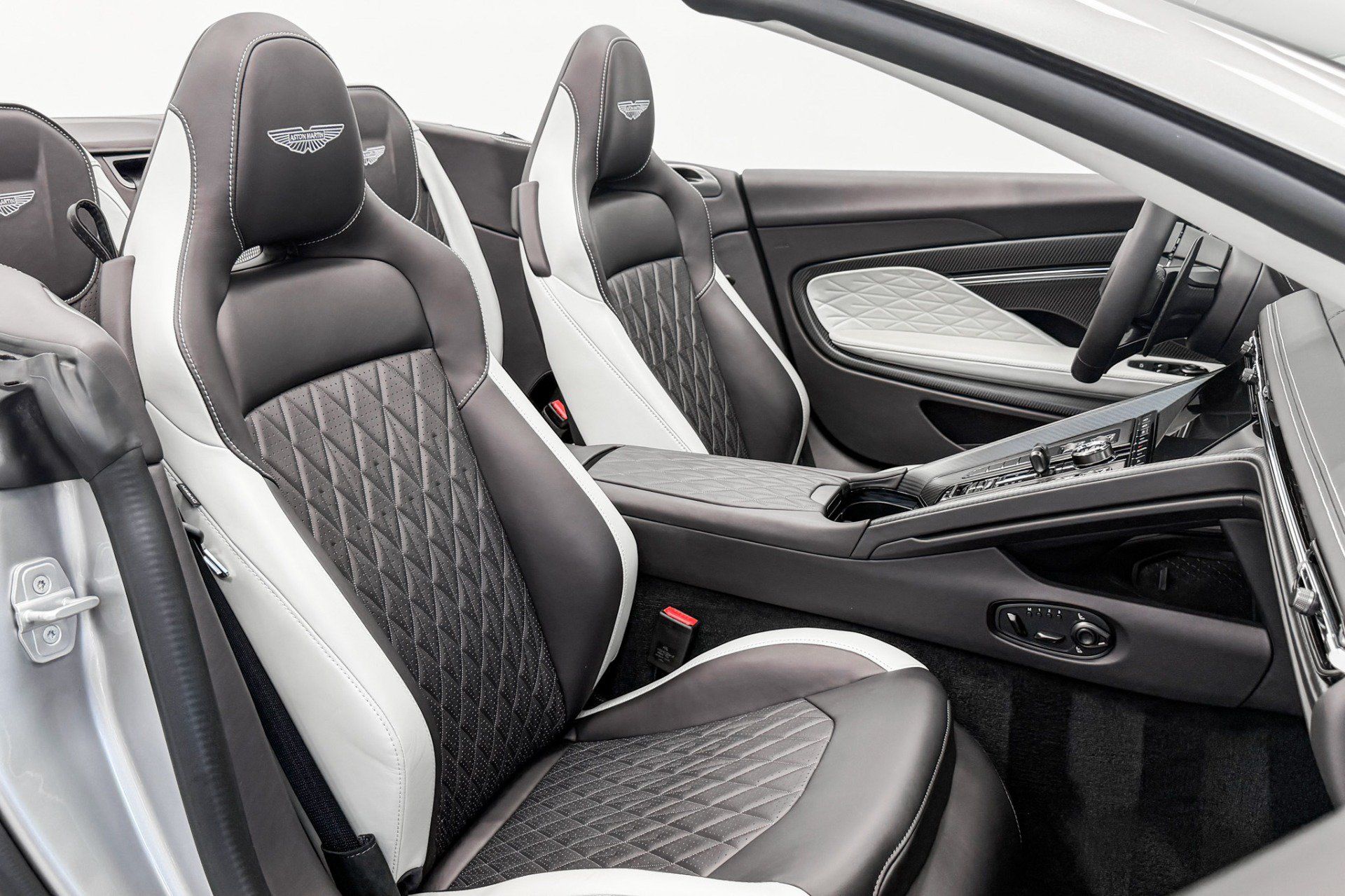Used 2025 Aston Martin DB12 Convertible RWD image 25