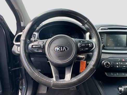Used 2018 Kia Sorento LX image 11
