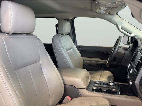 Used 2018 Ford Expedition Max XLT w/ Equipment Group 202A AWD/4WD image 16