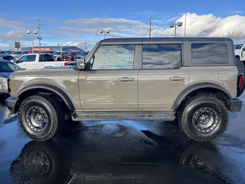 New 2025 Ford Bronco Outer Banks w/ Sasquatch Package AWD/4WD image 8
