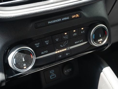 Used 2022 Ford Escape SE w/ SE Sport Appearance Package FWD image 24