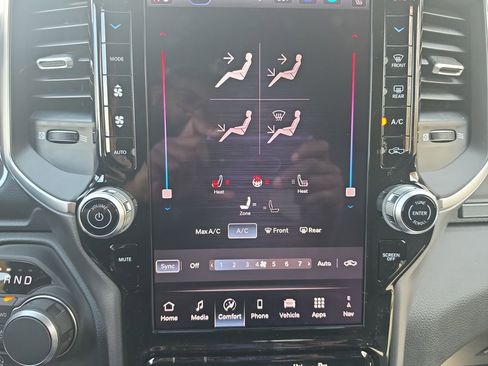 New 2026 RAM 1500 4x4 Crew Cab image 4