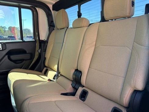 New 2026 Jeep Gladiator Willys AWD/4WD image 33