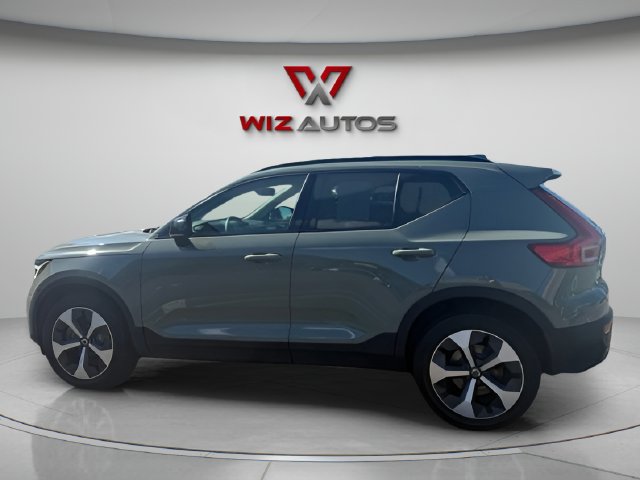Used 2023 Volvo XC40 B5 Plus w/ Driver Assist Package AWD/4WD image 2