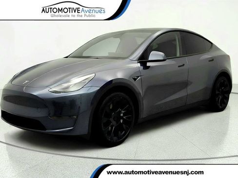 Used 2023 Tesla Model Y Long Range AWD/4WD image 1