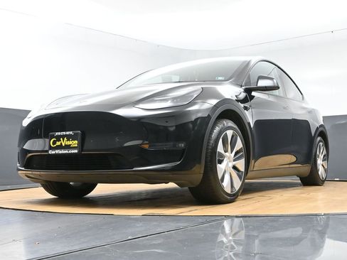 Used 2023 Tesla Model Y 2WD image 54