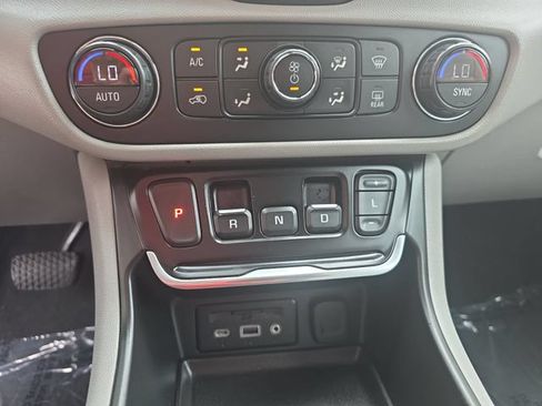 Used 2020 GMC Terrain SLT w/ Preferred Package FWD image 25
