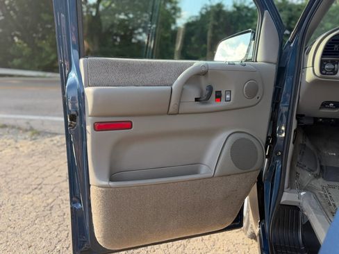 Used 2002 Chevrolet Astro RWD image 15