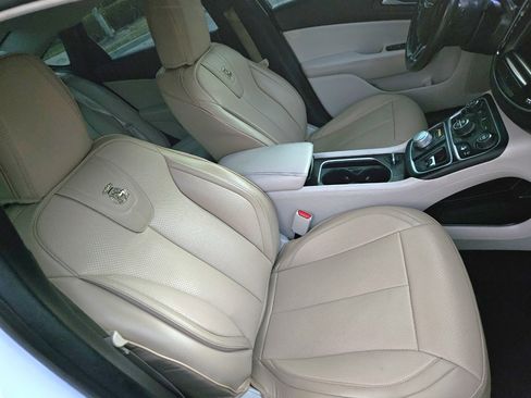 Used 2016 Chrysler 200 Limited image 18