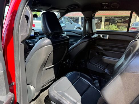Used 2020 Ford Explorer XLT w/ Equipment Group 202A image 15