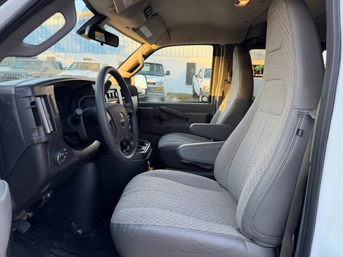 Used 2025 GMC Savana 3500 LT w/ LT Preferred Equipment Group image 11