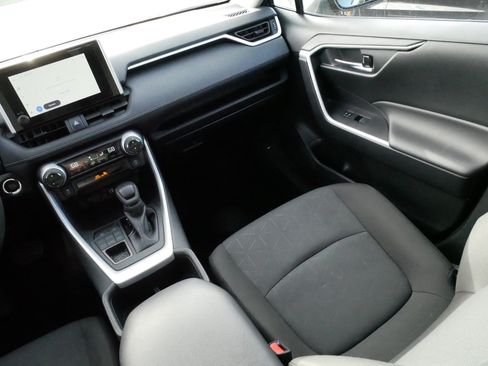 Certified 2025 Toyota RAV4 XLE AWD/4WD image 11