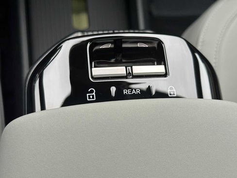 New 2025 Volvo EX30 Plus w/ Protection Package Premier image 30