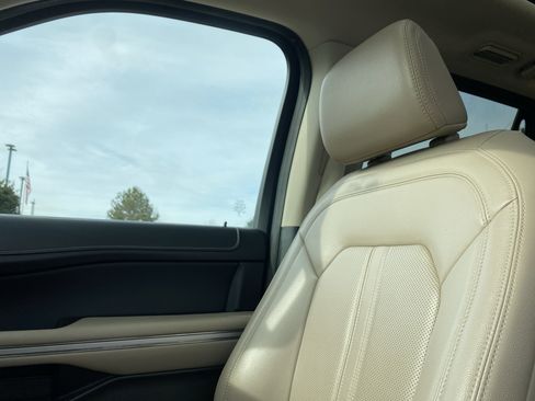 Used 2024 Ford Expedition Max Limited image 30