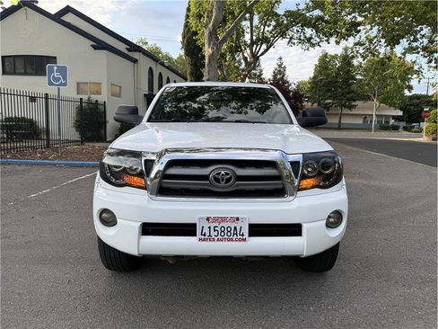 Used 2010 Toyota Tacoma PreRunner RWD image 9