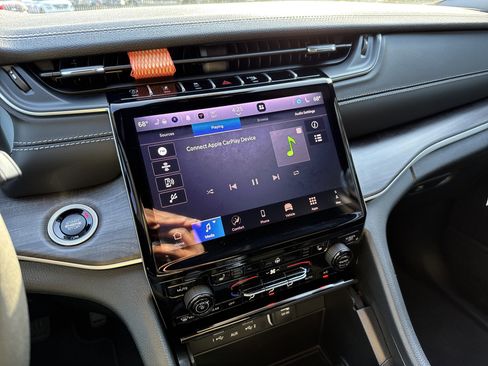 New 2025 Jeep Grand Cherokee Limited w/ Black Appearance Package image 34