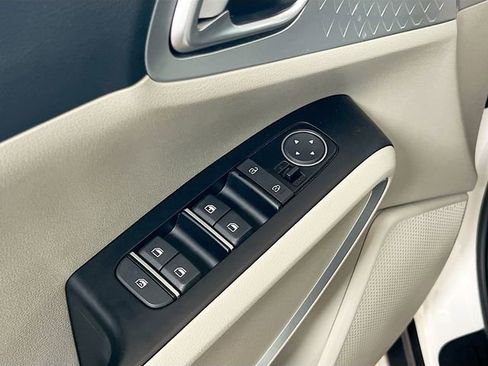 Certified 2025 Kia Soul LX image 17