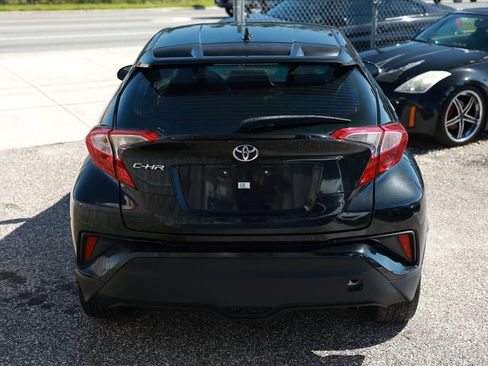 Used 2018 Toyota C-HR XLE FWD image 5