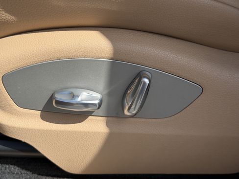 Certified 2024 Porsche Macan S AWD/4WD image 23