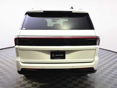 New 2026 Lincoln Navigator Reserve w/ Jet Appearance Package AWD/4WD image 5