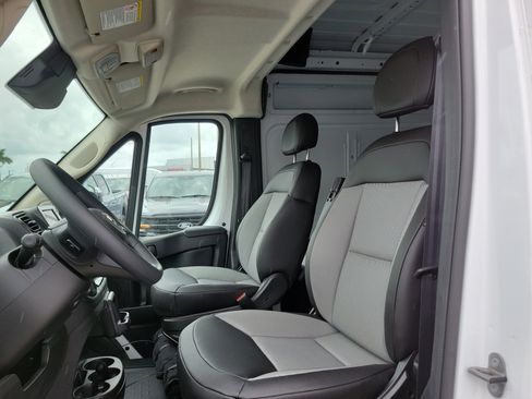 Used 2026 RAM ProMaster 2500 w/ Convenience Group FWD image 11