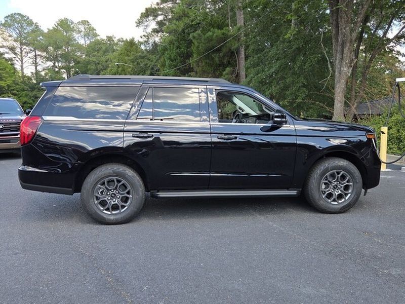 New 2027 Ford Expedition Active RWD image 17