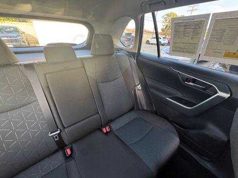 Used 2025 Toyota RAV4 XLE image 39