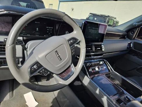 Used 2020 Lincoln Navigator L Reserve AWD/4WD image 7