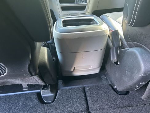 Used 2024 Chrysler Pacifica Touring-L FWD image 28