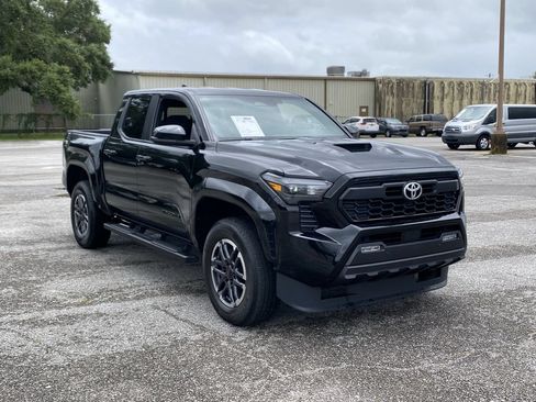Used 2024 Toyota Tacoma TRD Sport w/ TRD Sport Upgrade Package RWD image 2