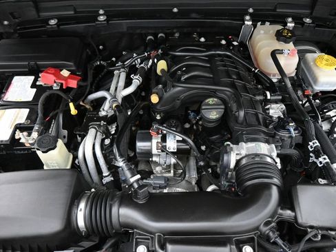 Used 2022 Jeep Wrangler Unlimited Sahara w/ Cold Weather Group AWD/4WD image 17