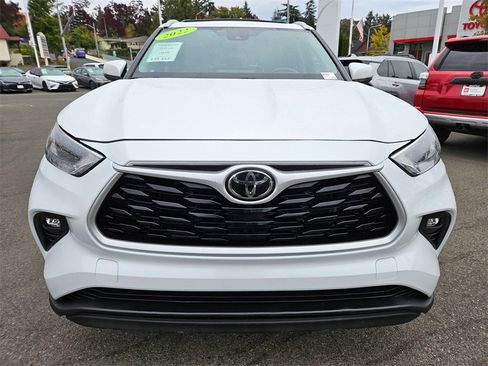 Used 2022 Toyota Highlander XLE image 8