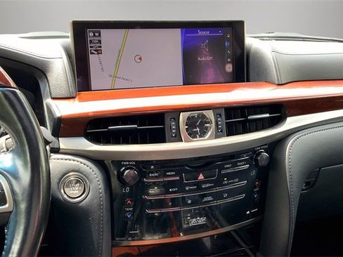 Used 2021 Lexus LX 570 4WD w/ 3rd Row & Luxury Pkg image 6