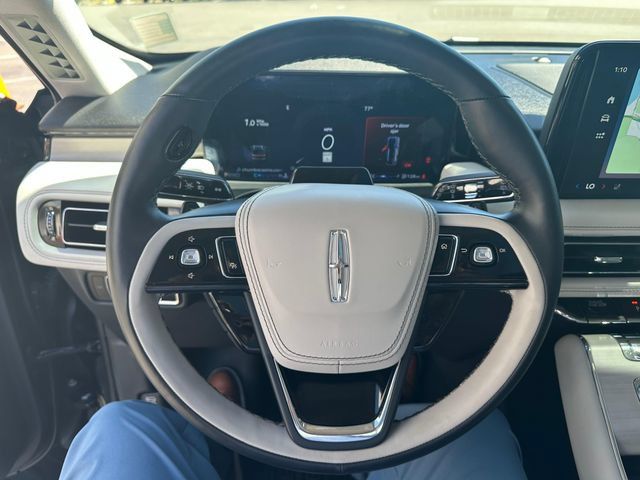 Used 2025 Lincoln Aviator Reserve w/ Luxury Package AWD/4WD image 12