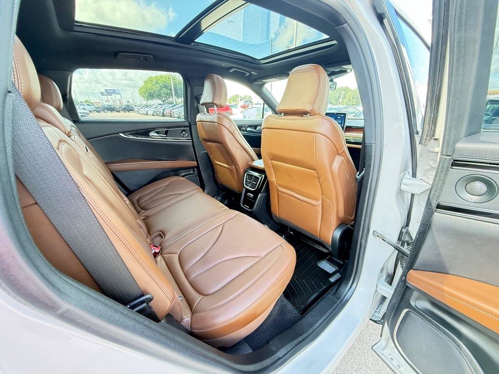 Used 2022 Lincoln Nautilus Reserve w/ Equipment Group 201A AWD/4WD image 17