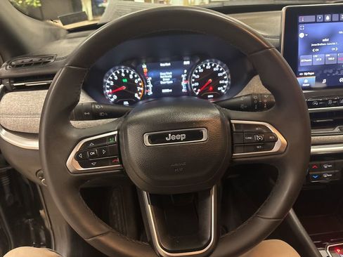 Used 2023 Jeep Compass Latitude image 14