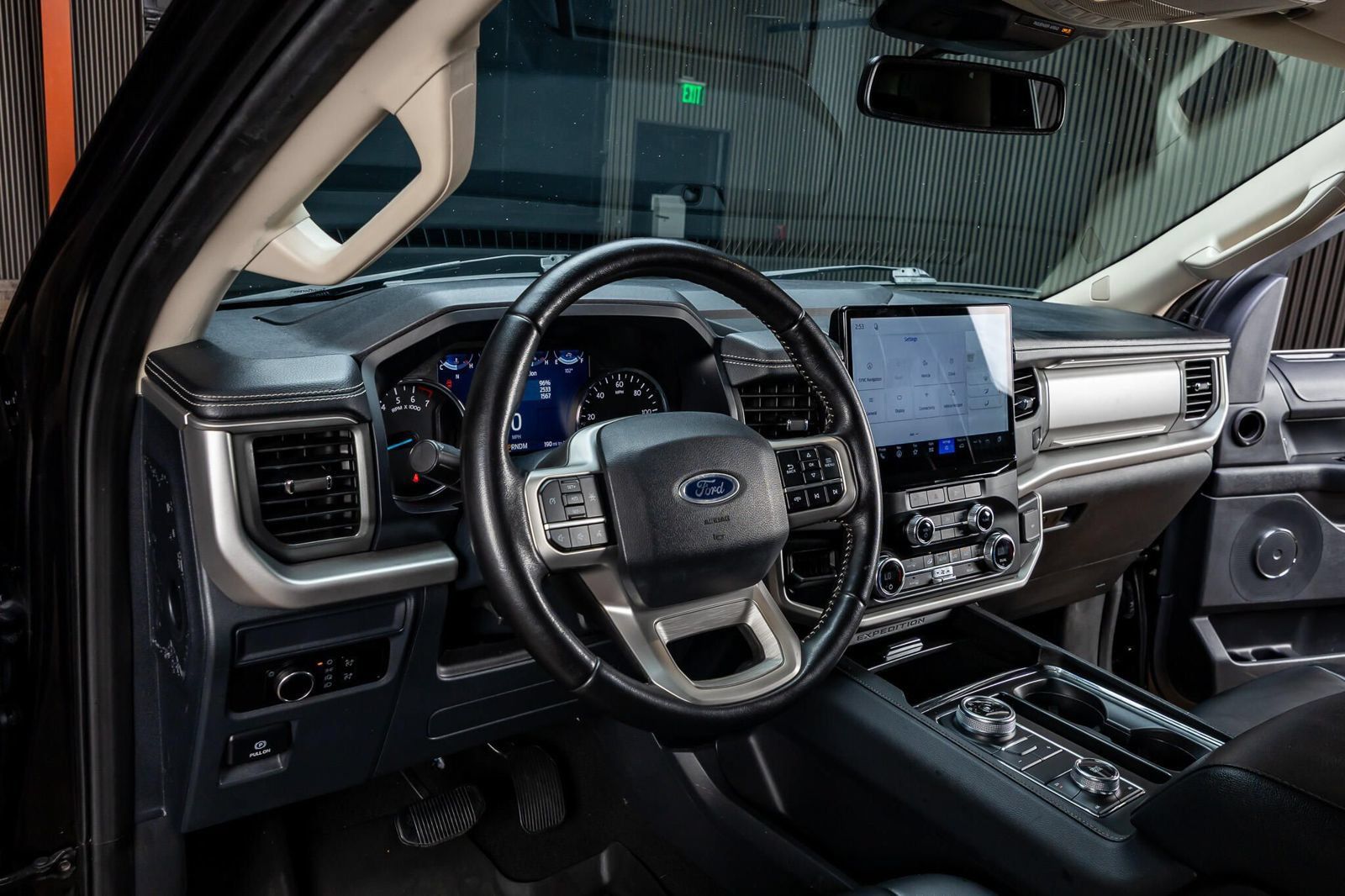 Used 2024 Ford Expedition XLT AWD/4WD image 16