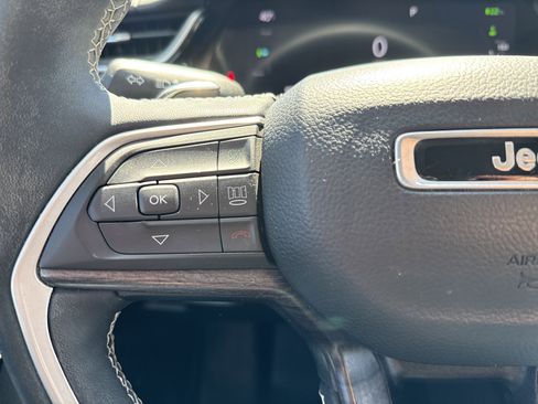 Used 2022 Jeep Grand Cherokee Limited 4xe image 18