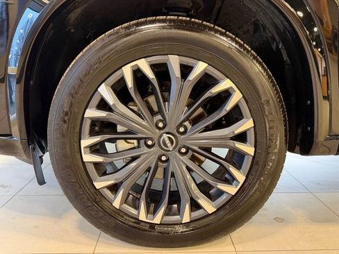 Used 2025 Nissan Rogue Platinum image 39