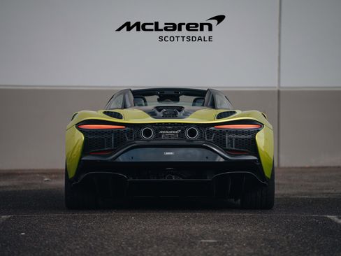 Used 2025 McLaren Artura Spider image 8