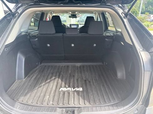 Used 2022 Toyota RAV4 LE AWD/4WD image 29