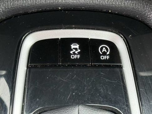 Used 2025 Toyota Corolla Cross XLE FWD image 22