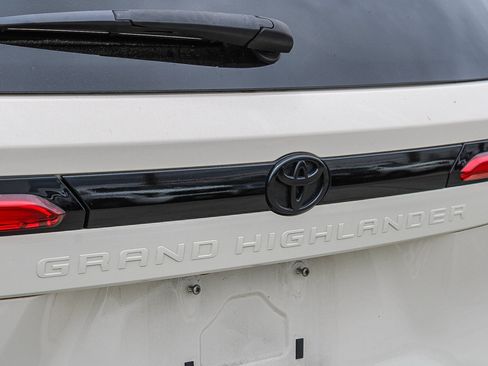 Certified 2024 Toyota Grand Highlander AWD Hybrid image 8