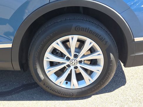 Used 2018 Volkswagen Tiguan SE AWD/4WD image 16