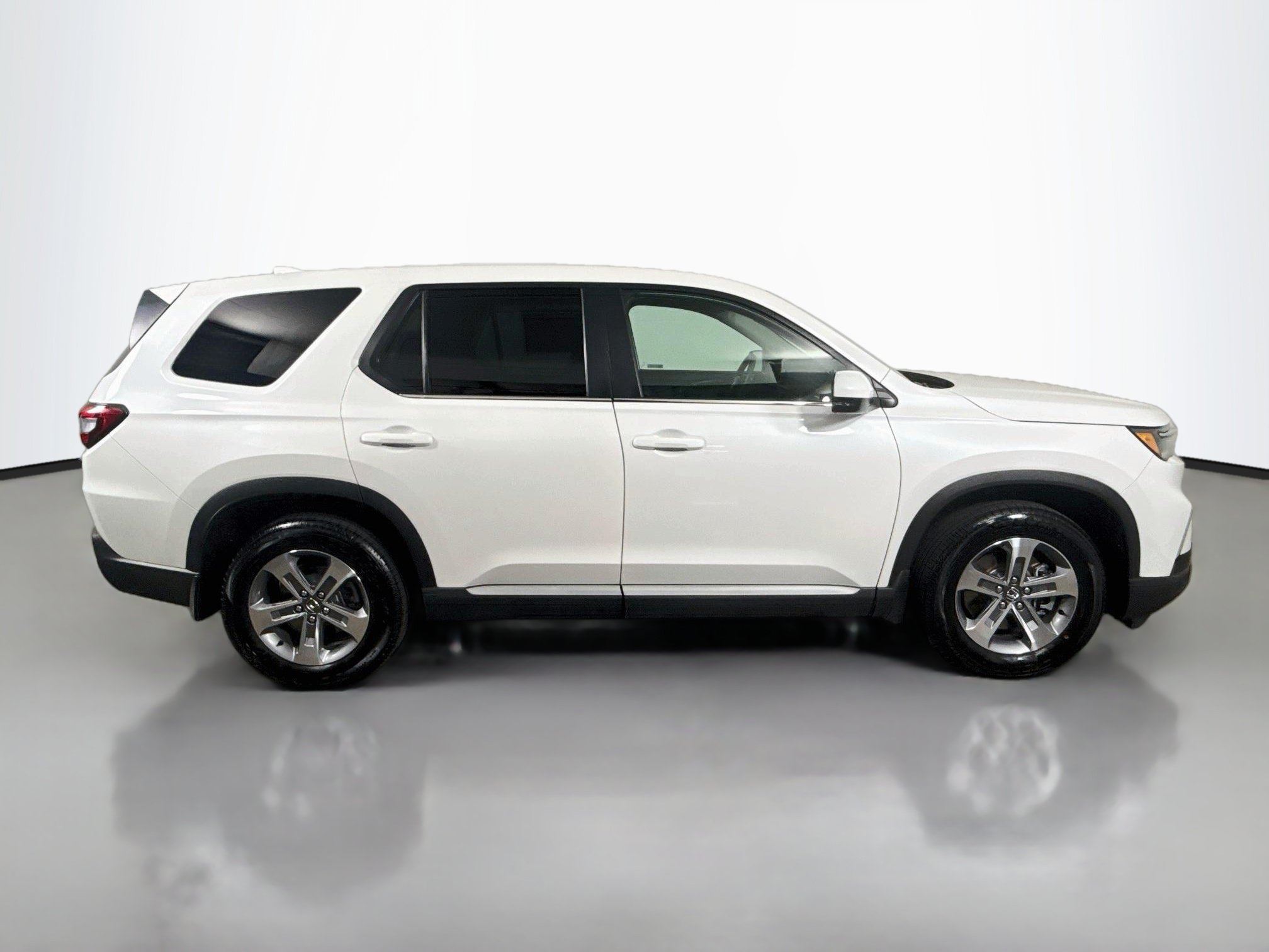 Used 2025 Honda Pilot EX-L image 8