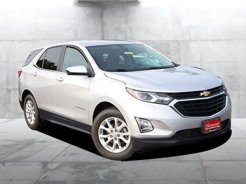 Used 2021 Chevrolet Equinox LT FWD image 2