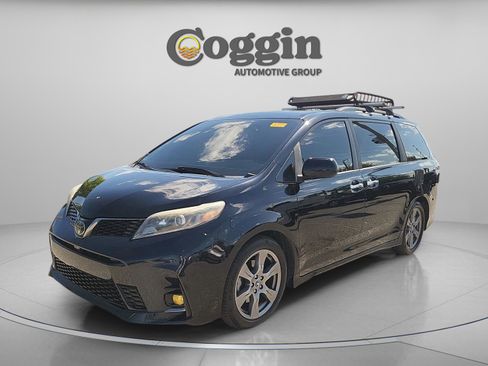 Used 2018 Toyota Sienna SE image 1