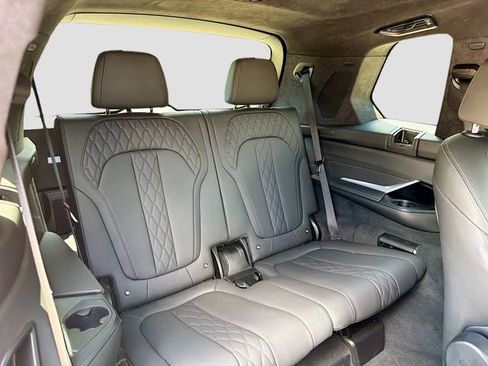 Used 2022 BMW X7 M50i w/ Dynamic Handling Package AWD/4WD image 22