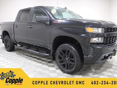 Used 2021 Chevrolet Silverado 1500 Custom Trail Boss w/ Midnight Edition AWD/4WD image 1