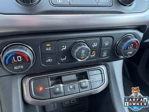 Used 2022 GMC Acadia AT4 w/ Technology Package AWD/4WD image 22